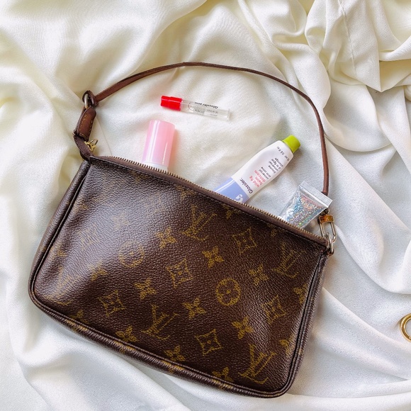 Louis Vuitton Handbags - 🍒✨Authentic Louis Vuitton Pochette✨🍒